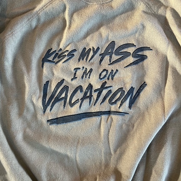 Kiss my a**, I’m on Vacation - Soft Vintage Crewneck 🏖️😅 - Picture 4 of 6